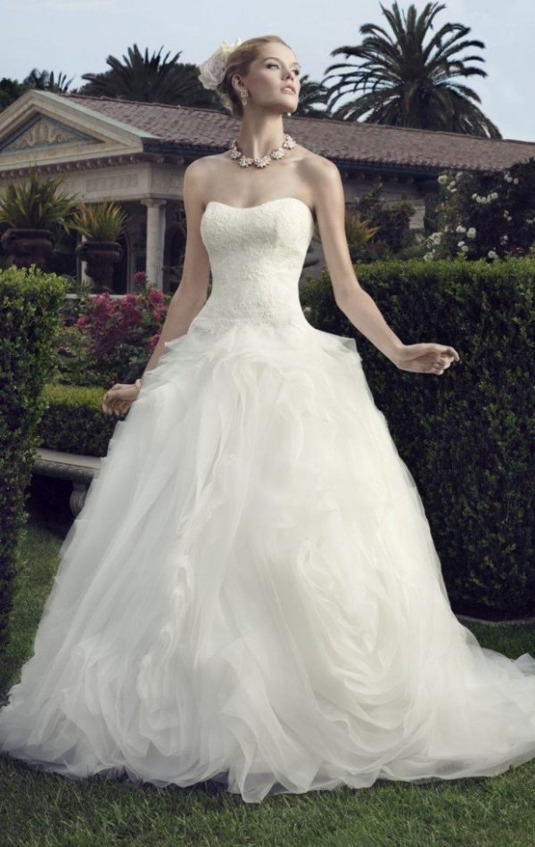 krásne svadobné šaty na plesové nevesty