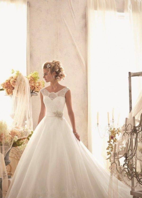 šik-svadobné šaty-carmen-výstrih-nápad