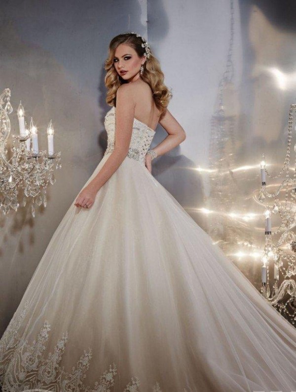 šaty-bez-chrbta-nevesta-šaty-dlhé