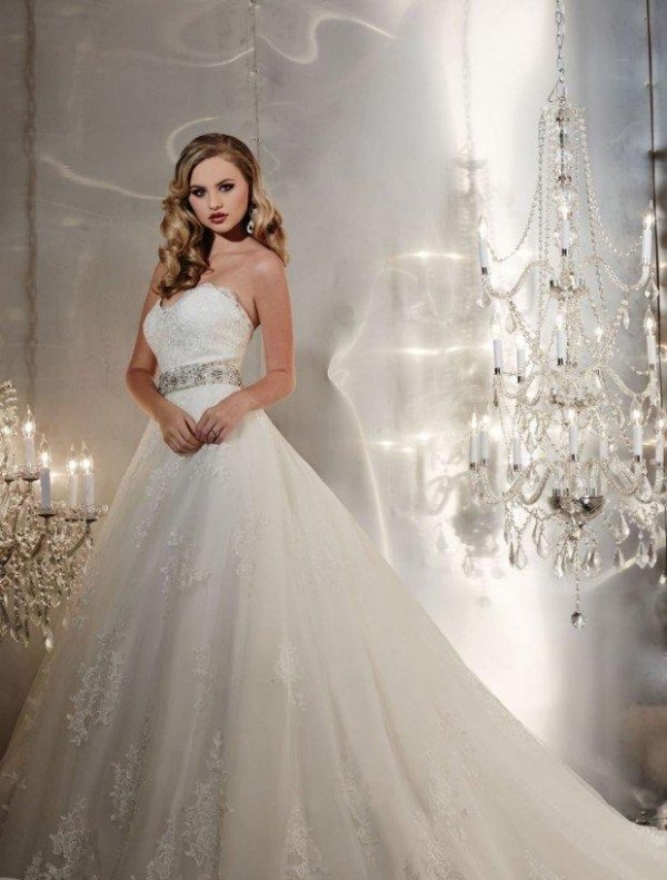 20-myšlienok-ples-nevesta-šaty-srdce-krk