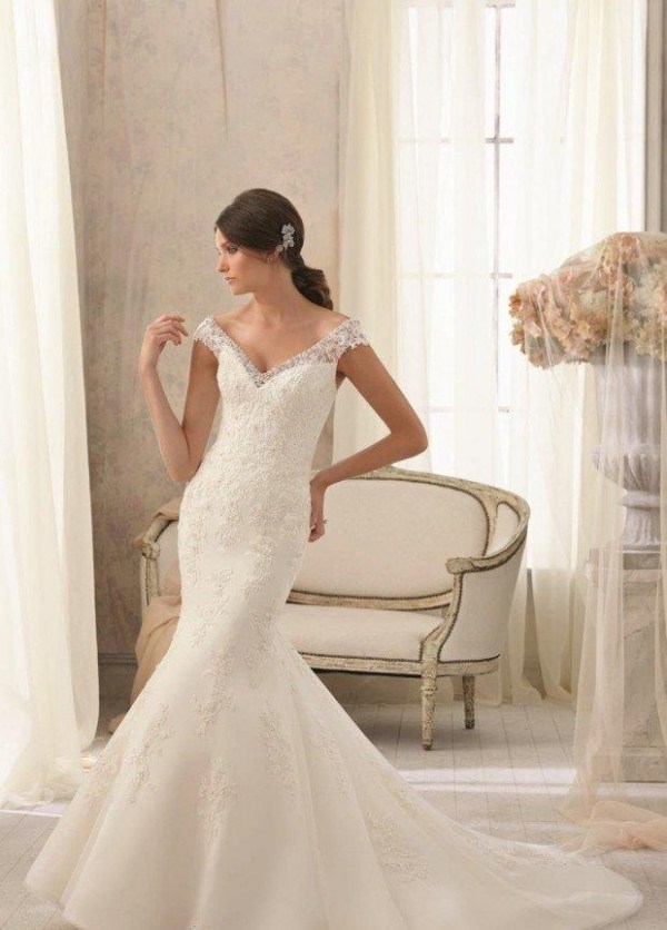 Dlhá sukňa s vlečkou, bohatá výšivka Strap-krk-svadobná móda-leto-2014