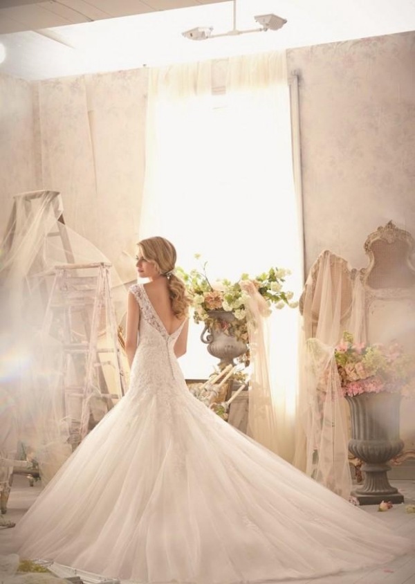 Bohatý organzový vláčik a výzdoba veľmi dlhá sukňa-svadobné šaty-čipka