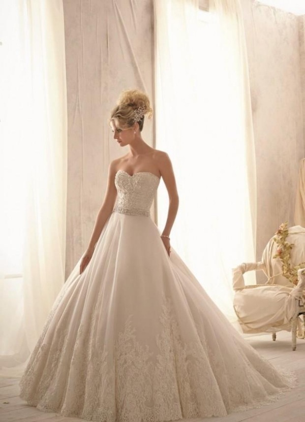 Veľmi elegantná plesová sukňa s výšivkou široká sukňa-svadobné-šaty-nápady-návrhár