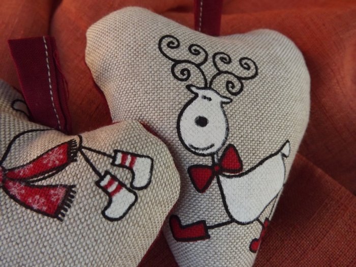 vyšívané vankúše s detskými, hravými motívmi - soby na Vianoce hodiť vankúše-detské motívy-soby-hravo-navrhnuté-vyšívané