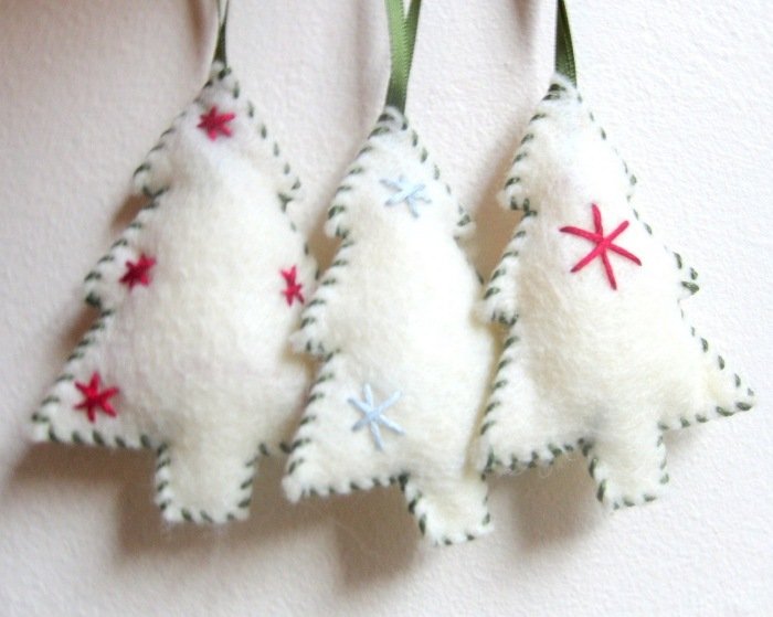 Plstené jedle na zavesenie doplnkov k tortám ako osobný darček plsť-jedľa-na-zavesenie-tortu-doplnky-nápady na darčeky-vianoce