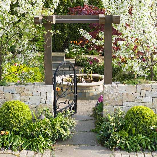 nápady na prvky záhradnej fontány okrúhleho tvaru