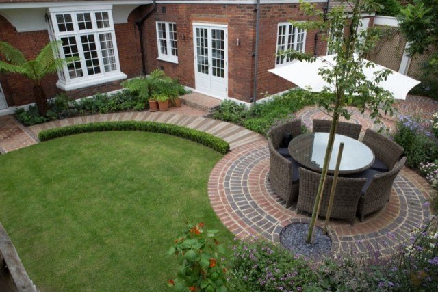 nápady na záhradu zaujímavý dizajn okolo stola