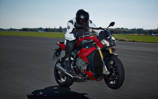 2014 motocyklové pneumatiky BMW S 1000 R