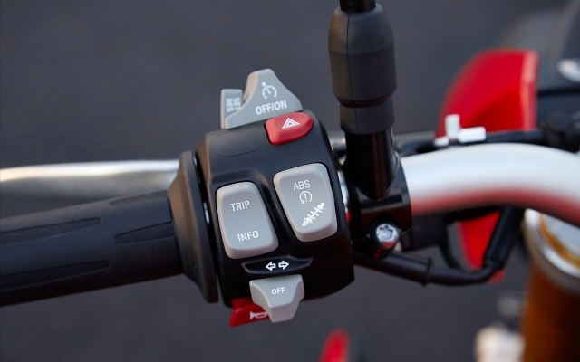 2014 BMW S 1000 R motocykel športový