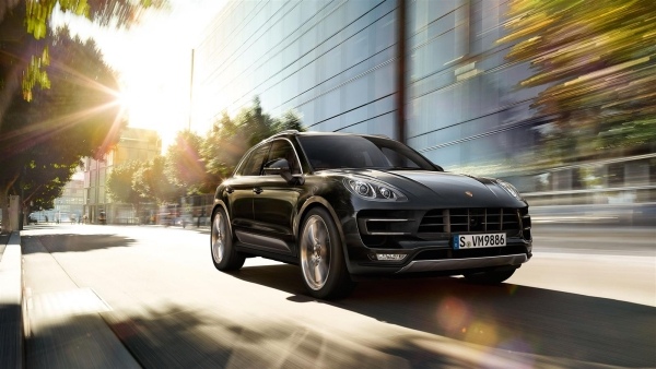 2015 porsche macan turbo hnutí intenzívne mesto