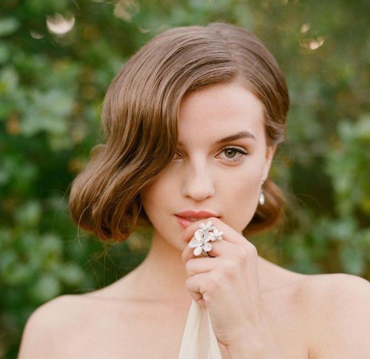 Vytvorte si účesy z 20. rokov s tematikou párty-vodné vlny-bob-vintage-účes