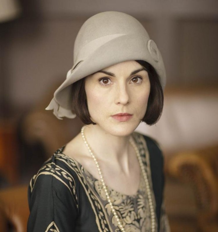 20. roky-účesy-urob si sám tému-párty-bob-tmavé vlasy-klobúk