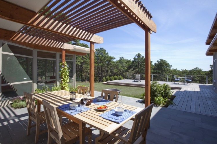 pergola-drevo-jedálenský kút-lamely