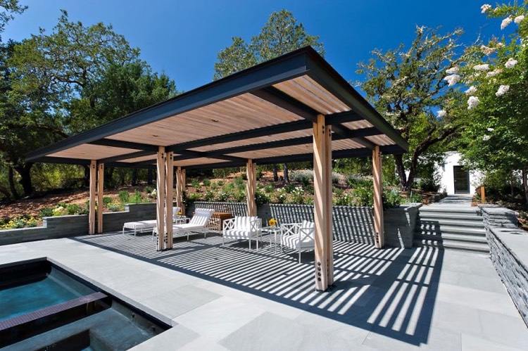 pergola-drevený rám-čierna-oceľ