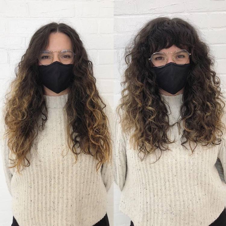 účes dlhé kučery s ofinou pred po