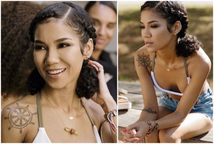 účes polodlhé kučery s copmi na boku poníka