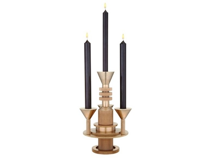 Kovový svietnik v prevedení trúbka-COG CANDELABRA od Toma Dixona Kovový svietnik-svietnik-trúbka-dizajn-COG-CANDELABRA-Tom-Dixon