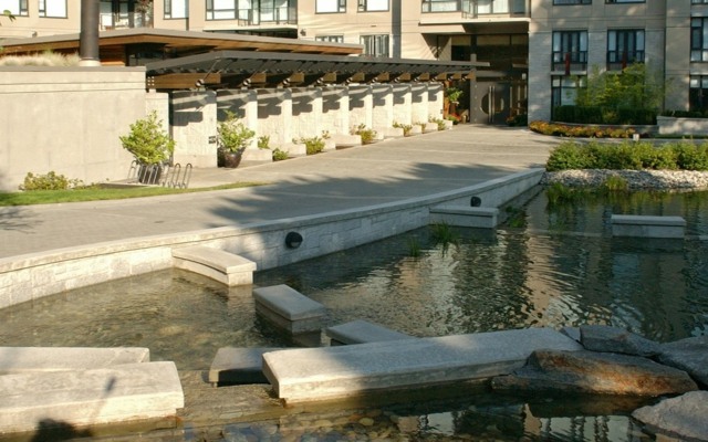 Sadzač Štrk, betón, záhradná lavica, okrasný strom