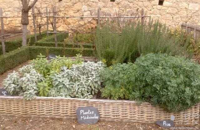 Kuchynská záhrada Potager vytvára vyvýšené záhony, koše, dekoratívne rastliny Kuchynská záhrada Potager vytvára vyvýšené postele a koše
