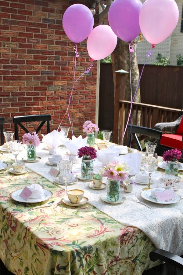 Veľmi romantická dekorácia vo fialovej a ružovej farbe dievčatá-sprcha-čaj-párty-domov-nápad