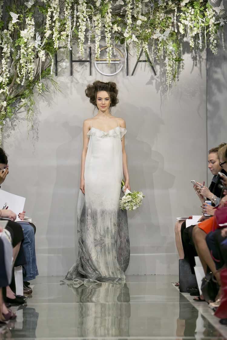 svadobné šaty-tehotné-svadobné-šaty-dlhé-bielo-sivé-volánové-farby