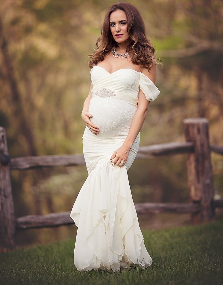 svadobné šaty-tehotné-svadobné-šaty-biele-elegantné-čipkované-morská panna-strih