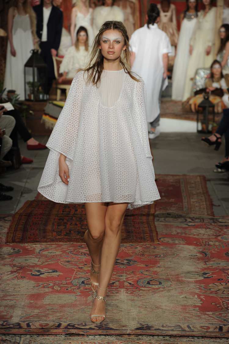 svadobné šaty-tehotné-svadobné-šaty-krátke-krémové-hippie-vinobranie