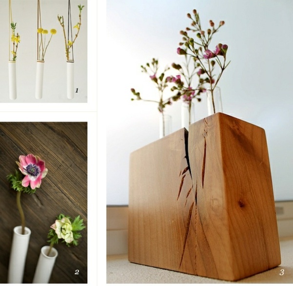 Kvetinové úpravy zavesené na kmeňoch stromov plast z dreva