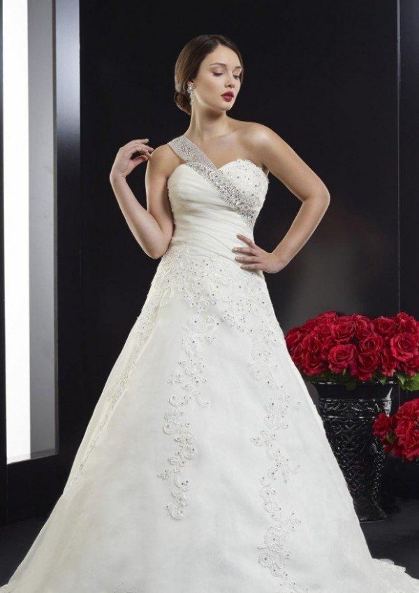 23-Elegantný-One-ramenný-výstrih-šaty-nevesta