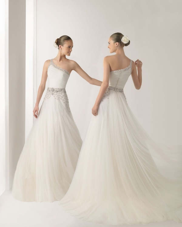 Rosa-Clara-šaty na jedno rameno-svadba-nevesta