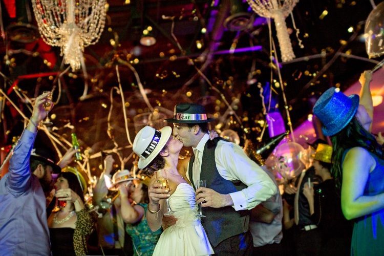 Nápady na vysnívanú novoročnú svadobnú výzdobu Silvester-svadobné-oslavy-tipy-nápady-na-dekoráciu-a-zábavu