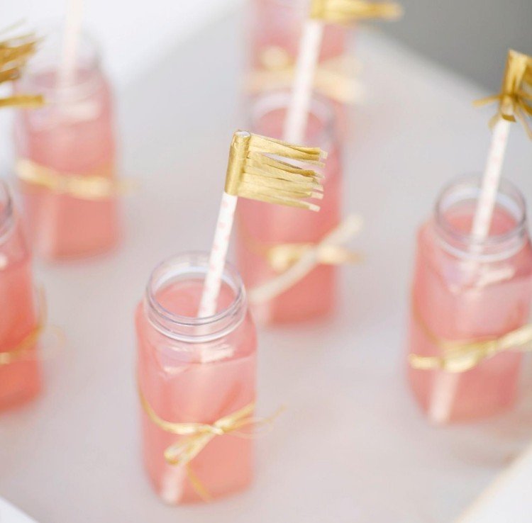 Remeselné nápady-leto-batoľatá-párty-ružové-nápoje-zlatá-stuha-dekorácia