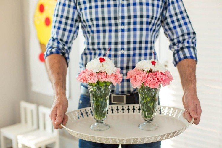 drotárstvo-nápady-leto-batoľatá-párty-dekorácie-karafiáty