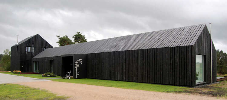 Domy moderná fasáda-súčasný dom-čierna-lamelová-stodola