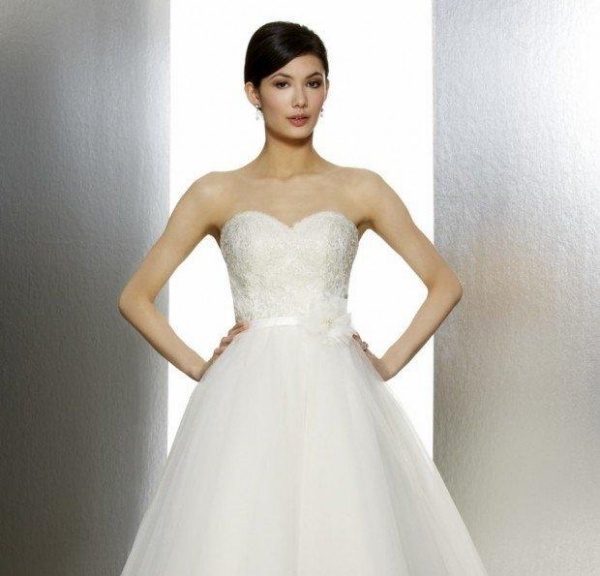 Šik-stredne dlhé šaty-leto-svadobná-móda