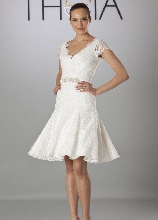 zaujímavý-výstrih-rukávy-nápad-šaty-nevesta