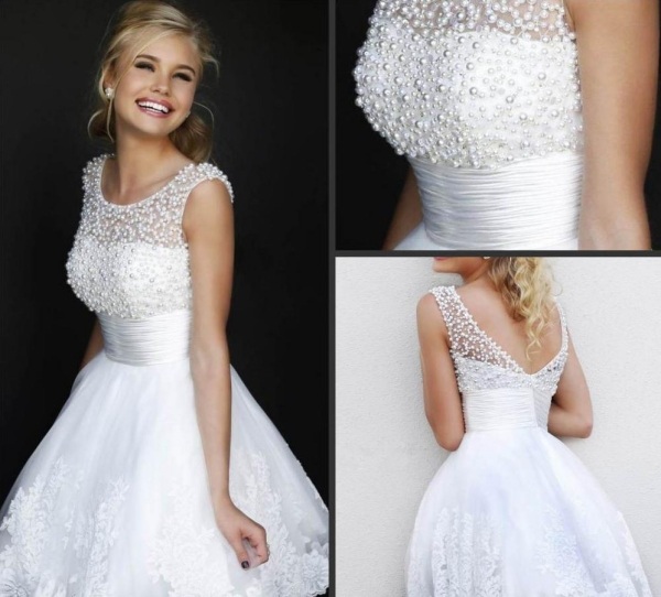 krátke-svadobné-šaty-veľmi-pekne-poprsie-zdobené