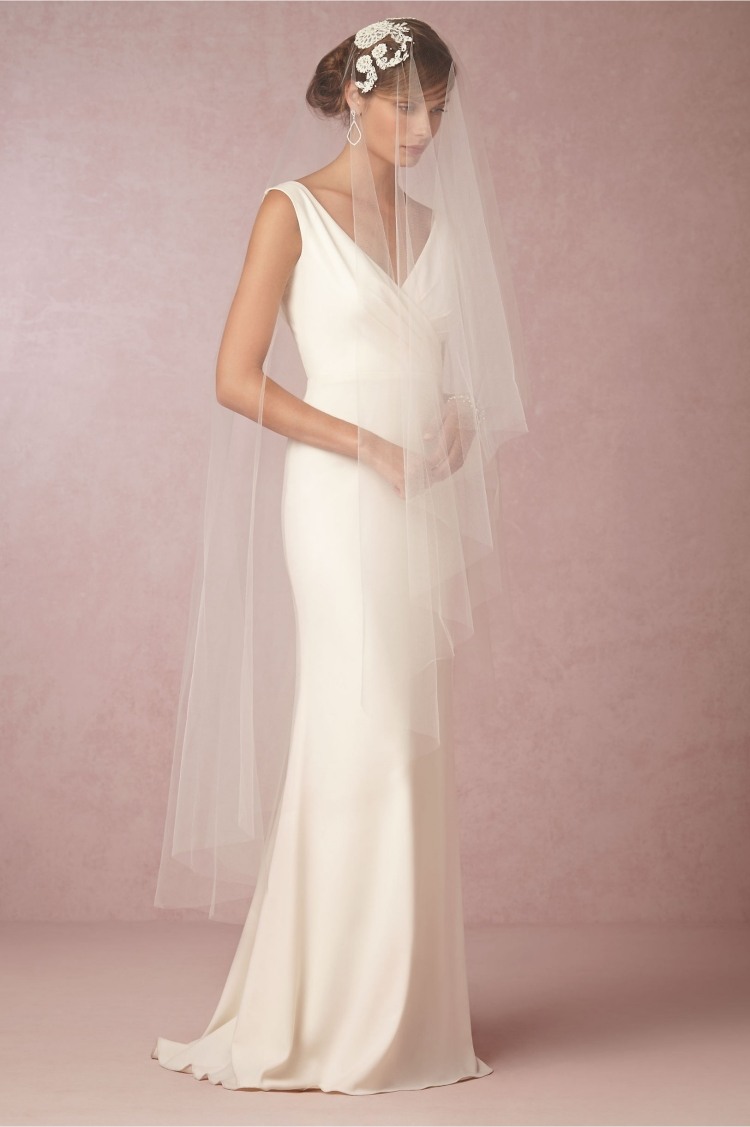 svadobné účesy-dlhý závoj-drdol-šikmá ofina