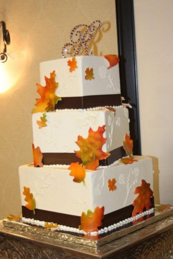 square-autumn-cake-wedding-idea-dri