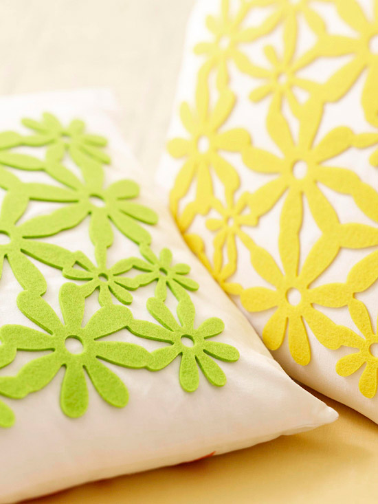 letné kvety farebné nápady na dekoráciu vankúšov na pohovku