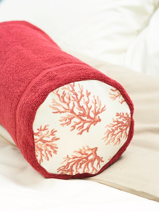 uterák červený farebné nápady na dekoračné vankúše na pohovku