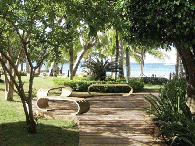 drevená záhradná lavička moderná ELLA D.D.F Curvati drevená záhradná lavička moderná ELLA D.D.F Curvati