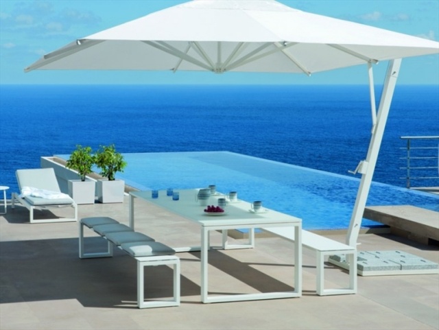 hliníková záhradná lavička biely bazén terasový sedák FUSE MANUTTI hliníková záhradná lavica biely podsedák FUSE MANUTTI