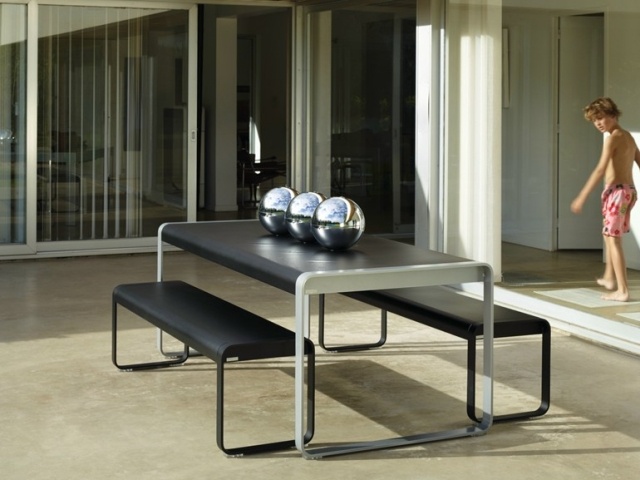 hliníková záhradná lavička čierna moderná BELLEVIE FERMOB záhradná lavička ali čierna moderná BELLEVIE FERMOB