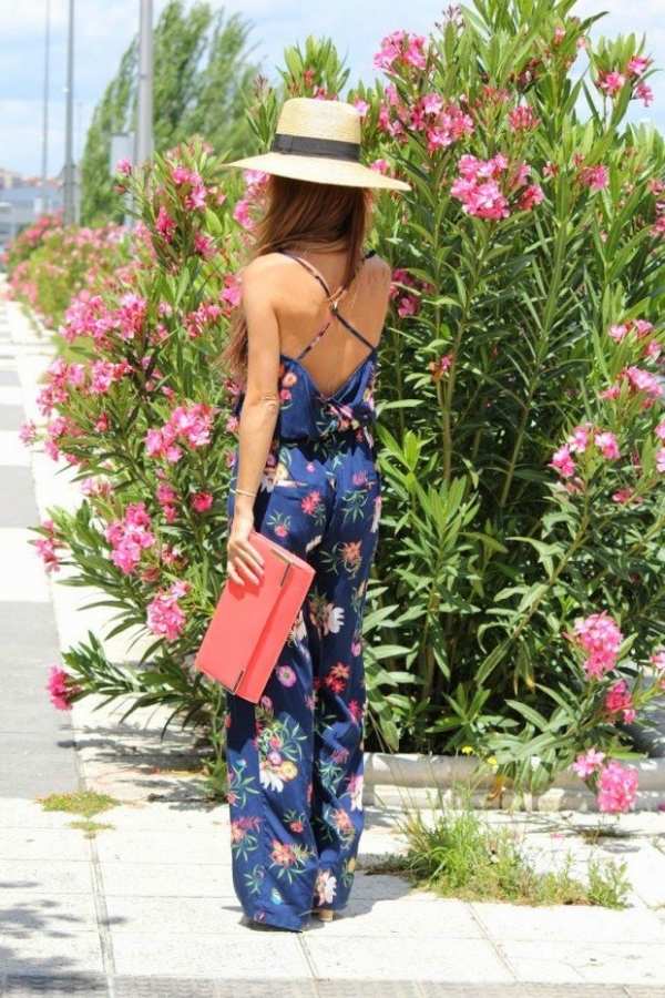 Overal je obzvlášť obľúbený v lete letná móda-farebná-modrá-kombinéza-žena