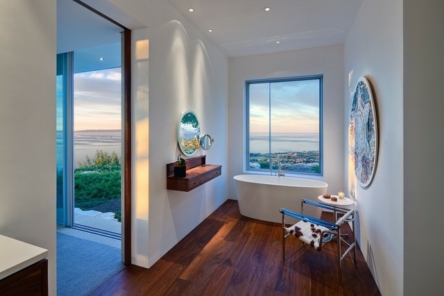 Podlahová vaňa oválne keramické okno