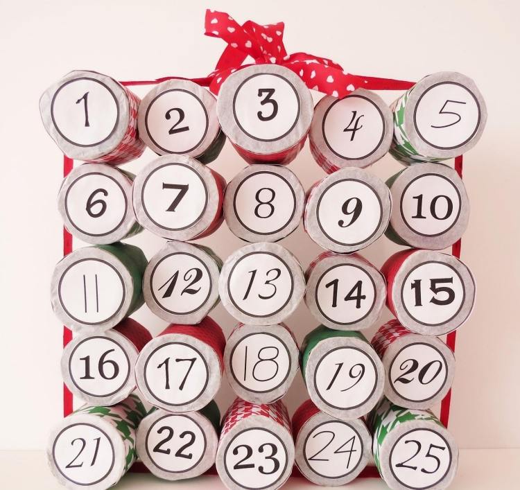 Unikátny adventný kalendár Tinker z roliek toaletného papiera Remeselné nápady na Vianoce -recyklácia-advent-kalendár-toaletný papier-rolky-počet-dní-aranžovať