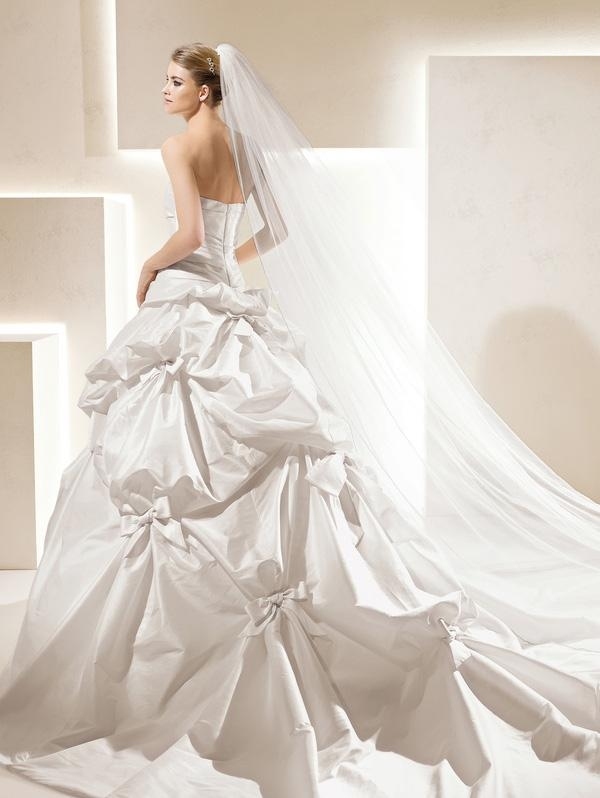 drapéria-vláčik-dlhé-šaty-mašlička