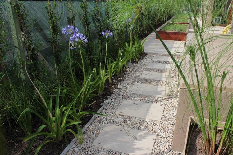 záhradná cesta-dizajn-terasa-dlaždice-trieska-krém