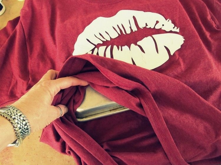 Vložte plech na pečenie medzi tkaninu nápady na darčeky-vianoce-urob si sám-tričko-pekáč-podnos-miesto-medzi nimi